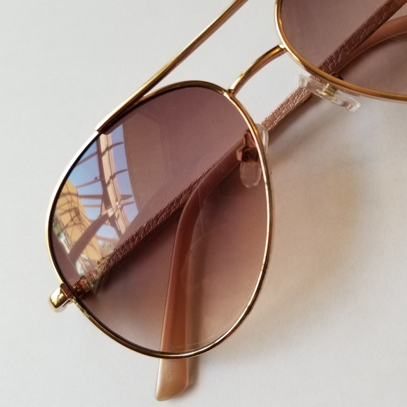 ❗Rose Gold Aviator Sunglasses❗ - Picture 2 of 6